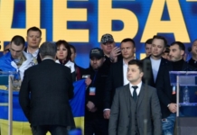 На лестнице лицемерия Порошенко и Зеленский стоят на одной ступеньке