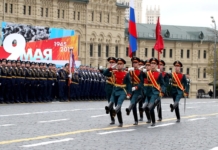 Парад на 9 мая был бессмысленным, а после крушения самолета в Шереметьево стал кощунственным