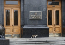 Я аплодирую стоя решению передать нынешнее здание АП под музей